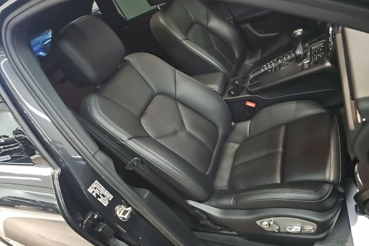 Used Porsche Macan 2018 Macan 2.0T Right Front Seat