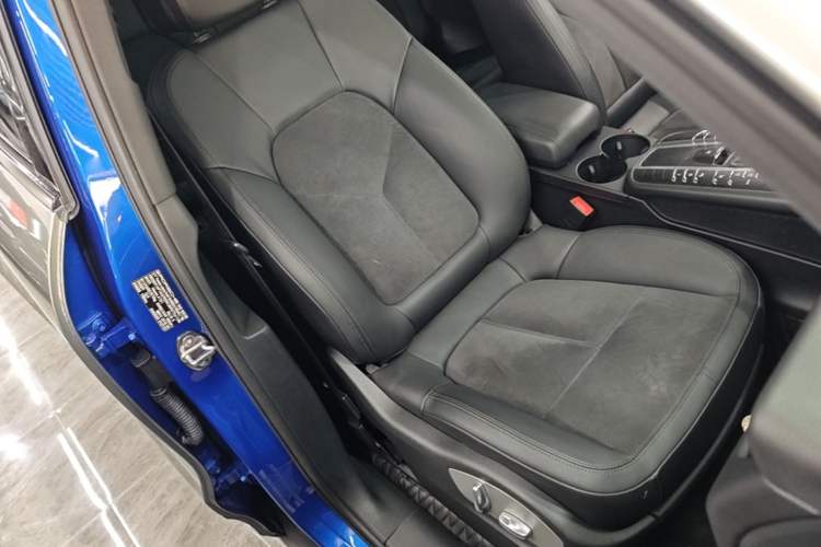Used Porsche Macan 2018 Macan 2.0T Right Front Seat