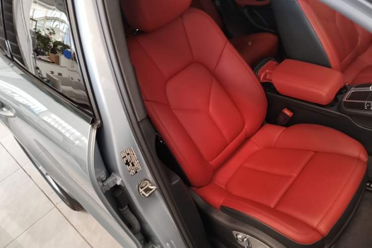 Used Porsche Macan 2018 Macan 2.0T Right Front Seat