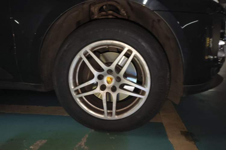 Used Porsche Macan 2018 Macan 2.0T Right Front Wheel Hub