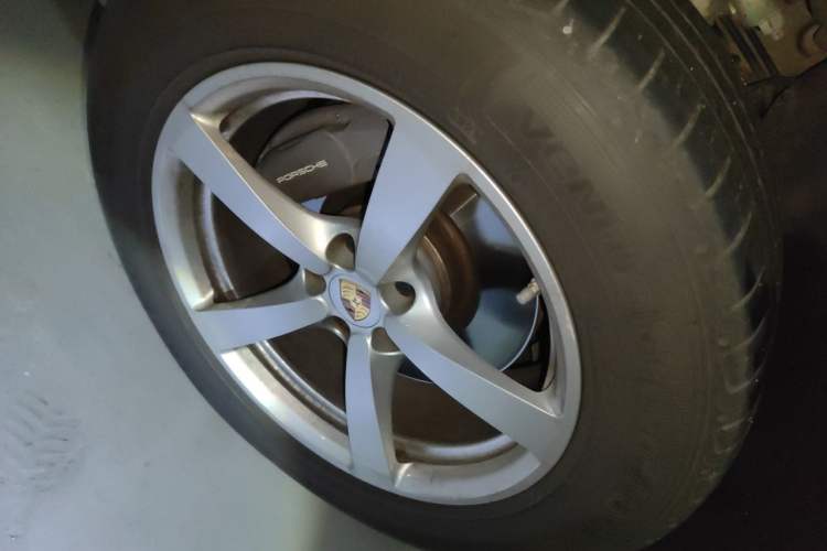Used Porsche Macan 2018 Macan 2.0T Right Front Wheel Hub