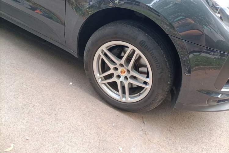 Used Porsche Macan 2018 Macan 2.0T Right Front Wheel Hub