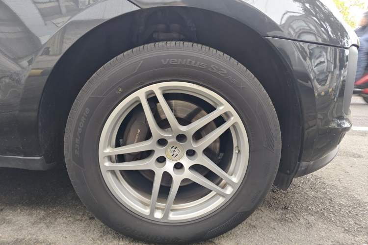 Used Porsche Macan 2018 Macan 2.0T Right Front Wheel Hub