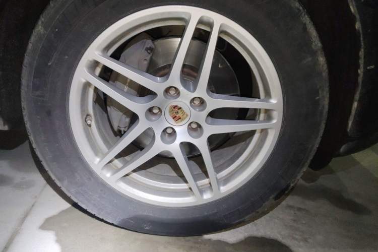 Used Porsche Macan 2018 Macan 2.0T Right Front Wheel Hub