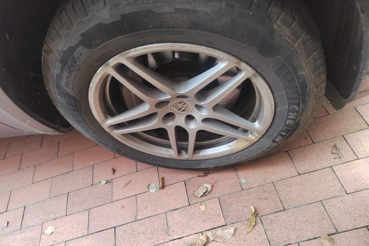Used Porsche Macan 2018 Macan 2.0T Right Front Wheel Hub