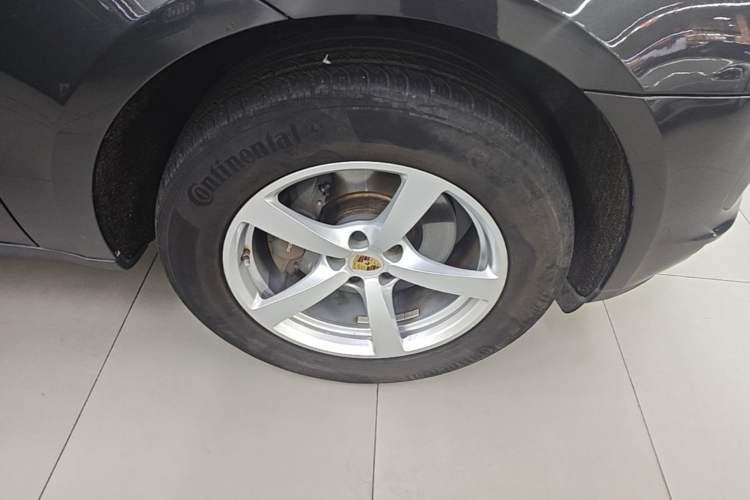 Used Porsche Macan 2018 Macan 2.0T Right Front Wheel Hub