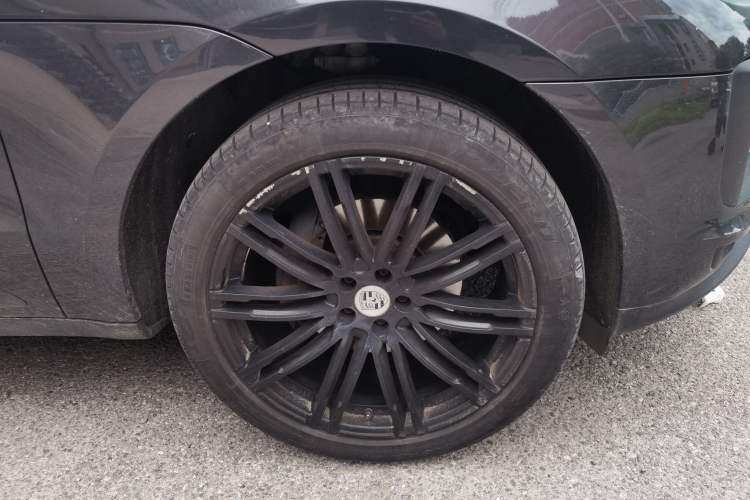 Used Porsche Macan 2018 Macan 2.0T Right Front Wheel Hub