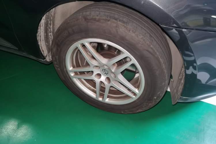 Used Porsche Macan 2018 Macan 2.0T Right Front Wheel Hub
