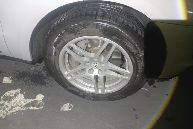 Used Porsche Macan 2018 Macan 2.0T Right Front Wheel Hub