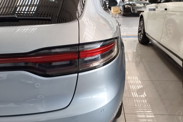 Used Porsche Macan 2018 Macan 2.0T Right Rear Taillight