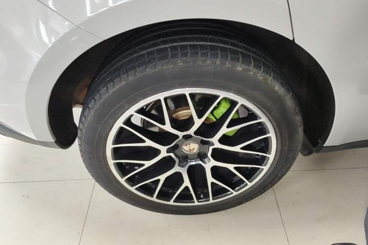 Used Porsche Macan 2018 Macan 2.0T Right Rear Wheel Hub