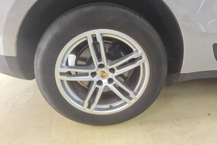 Used Porsche Macan 2018 Macan 2.0T Right Rear Wheel Hub