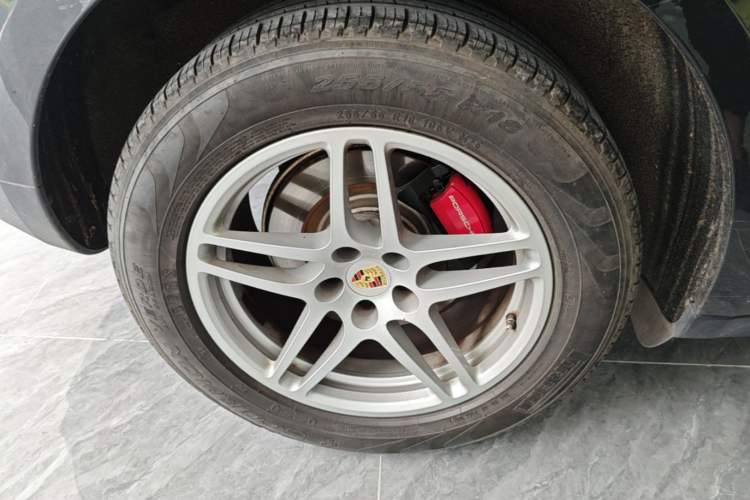 Used Porsche Macan 2018 Macan 2.0T Right Rear Wheel Hub