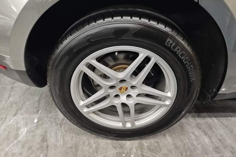 Used Porsche Macan 2018 Macan 2.0T Right Rear Wheel Hub