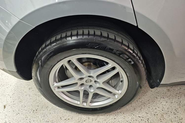 Used Porsche Macan 2018 Macan 2.0T Right Rear Wheel Hub