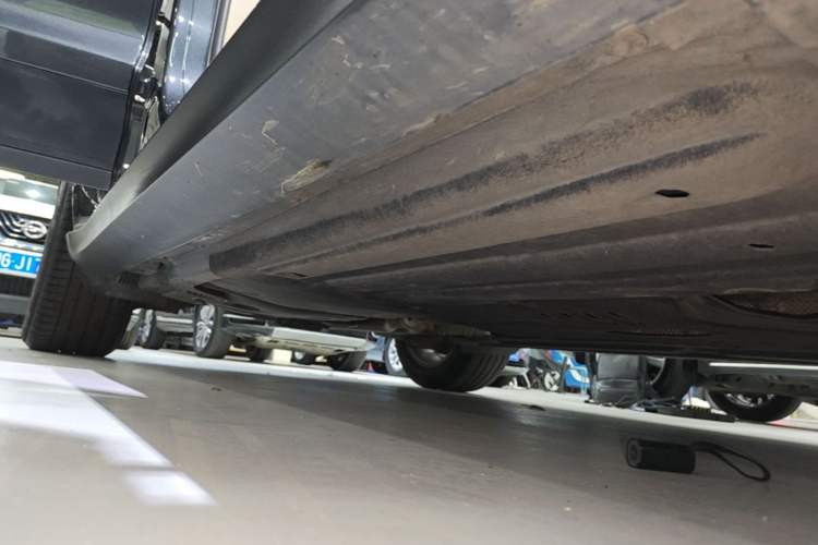 Used Porsche Macan 2018 Macan 2.0T Right Side Sill
