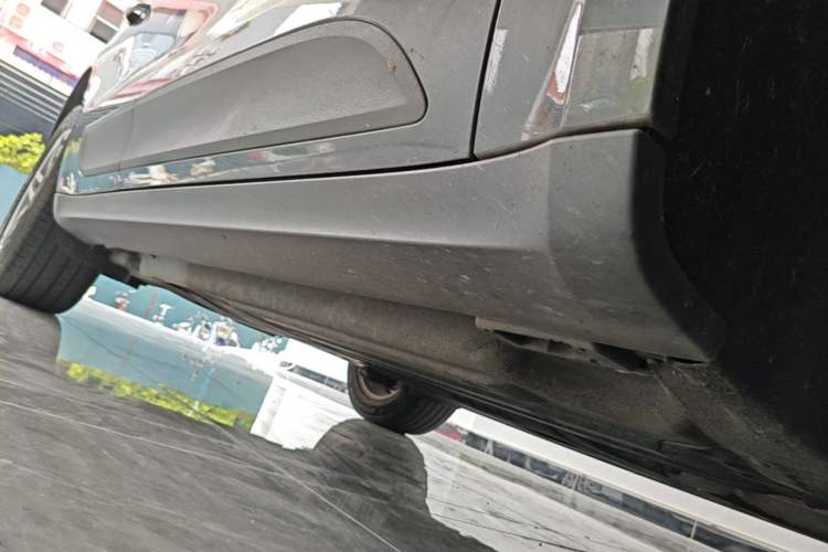 Used Porsche Macan 2018 Macan 2.0T Right Side Sill