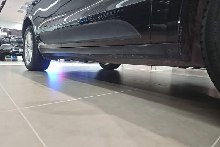 Used Porsche Macan 2018 Macan 2.0T Right Side Sill