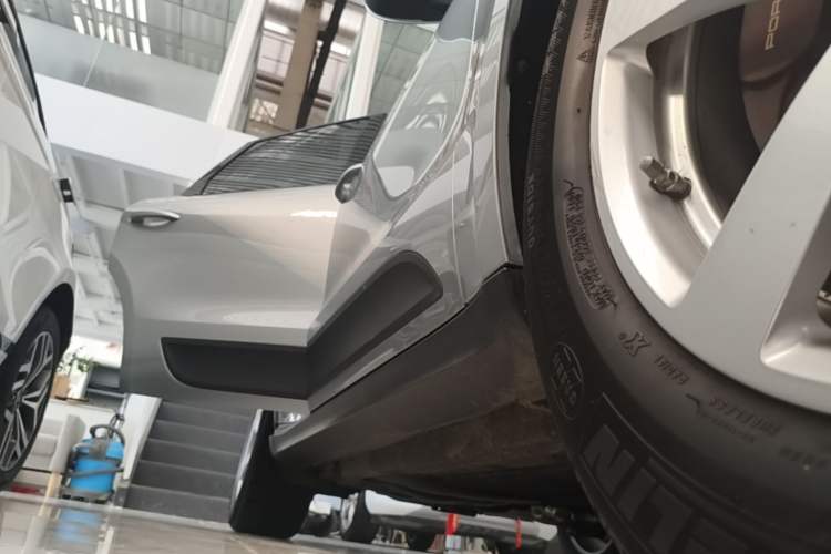 Used Porsche Macan 2018 Macan 2.0T Right Side Sill
