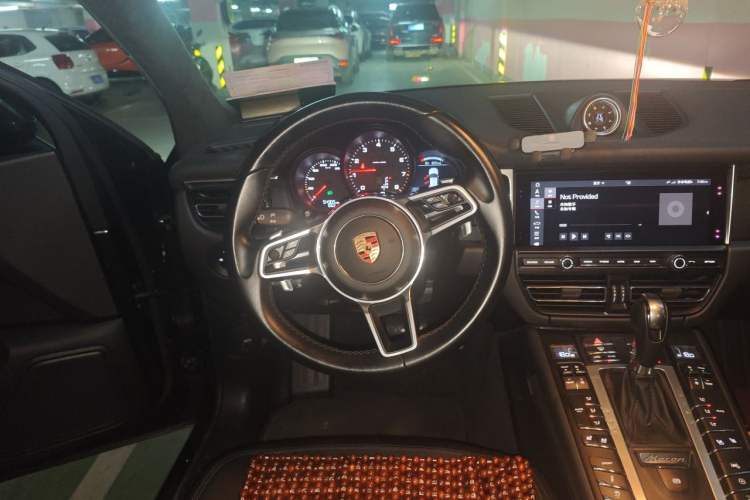 Used Porsche Macan 2018 Macan 2.0T Steering Wheel