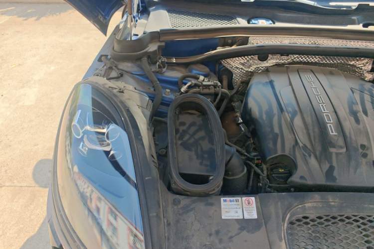 Used Porsche Macan 2018 Macan 2.0T Engine Bay Right