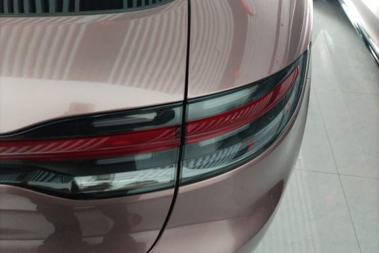 Used Porsche Macan 2018 Macan 2.0T Exterior 3