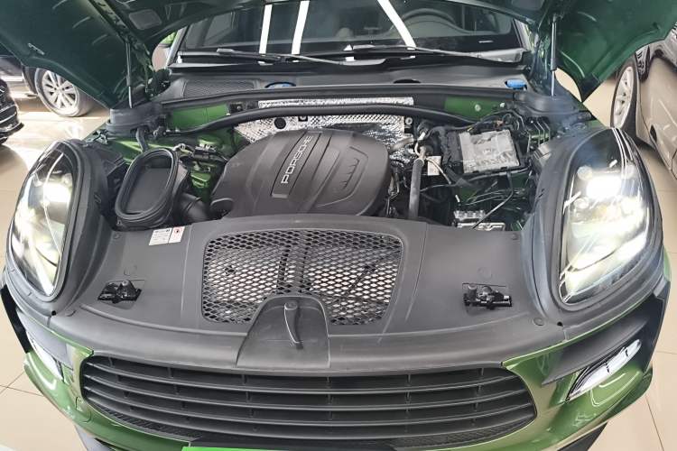 Used Porsche Macan 2018 Macan 2.0T Engine Bay