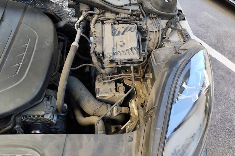 Used Porsche Macan 2018 Macan 2.0T Engine Bay Left
