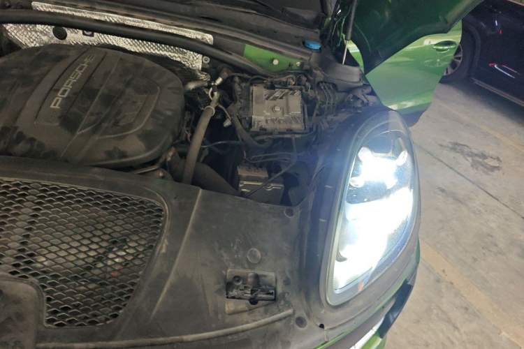 Used Porsche Macan 2018 Macan 2.0T Engine Bay Left