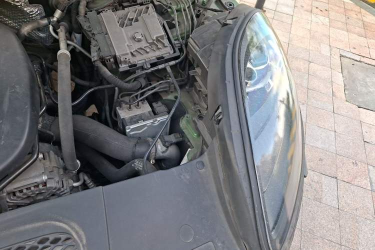 Used Porsche Macan 2018 Macan 2.0T Engine Bay Left