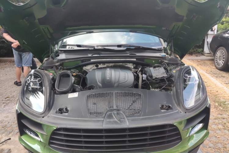 Used Porsche Macan 2018 Macan 2.0T Engine Bay