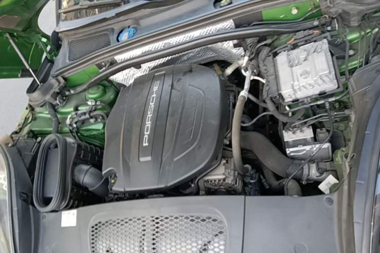 Used Porsche Macan 2018 Macan 2.0T Engine Bay