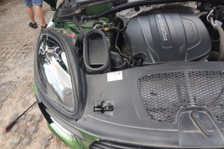 Used Porsche Macan 2018 Macan 2.0T Engine Bay Right