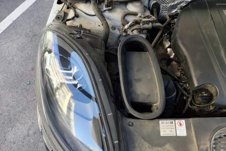 Used Porsche Macan 2018 Macan 2.0T Engine Bay Right