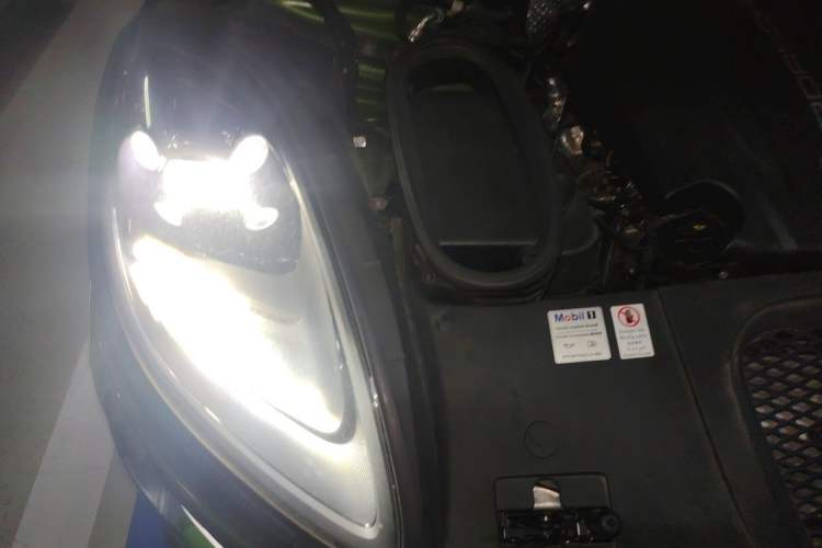 Used Porsche Macan 2018 Macan 2.0T Engine Bay Right