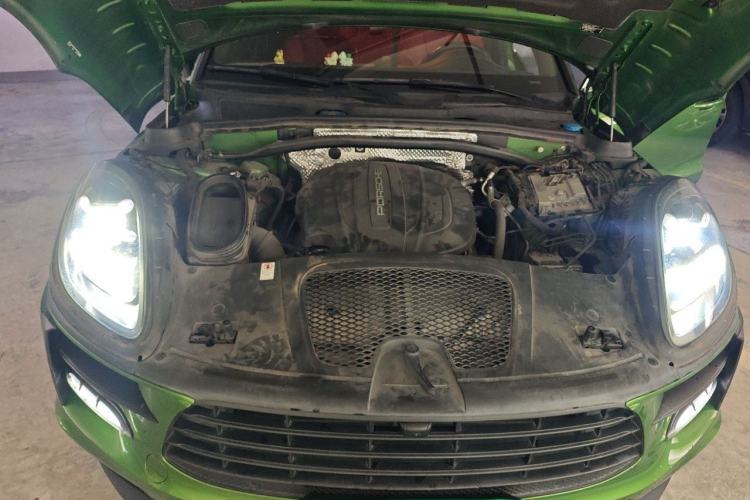 Used Porsche Macan 2018 Macan 2.0T Engine Bay