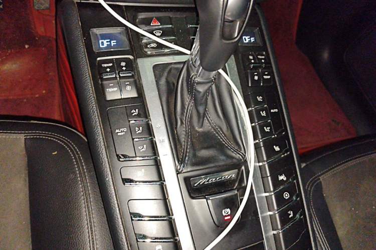 Used Porsche Macan 2018 Macan 2.0T Gear Lever