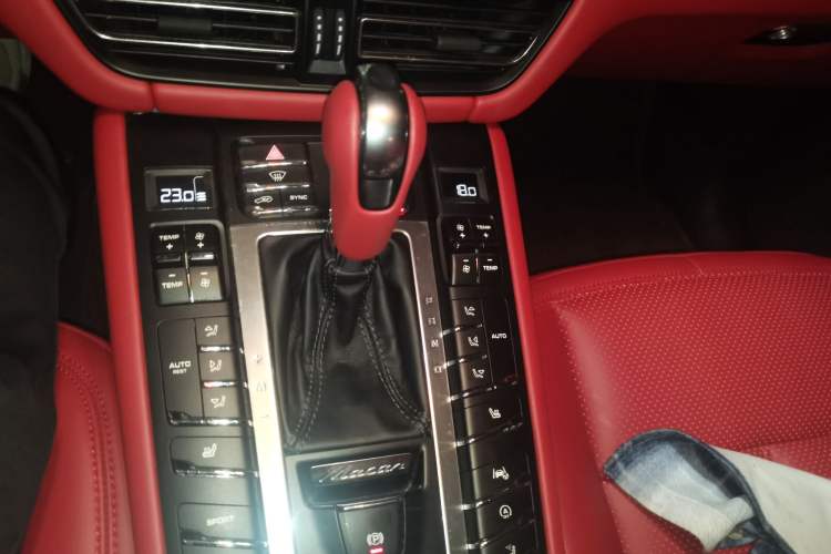 Used Porsche Macan 2018 Macan 2.0T Gear Lever