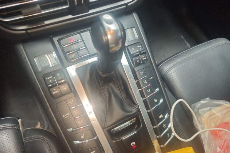 Used Porsche Macan 2018 Macan 2.0T Gear Lever