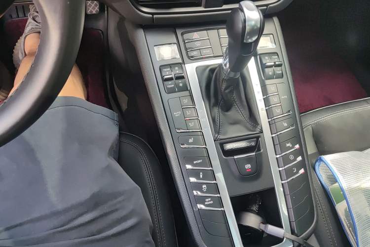 Used Porsche Macan 2018 Macan 2.0T Gear Lever