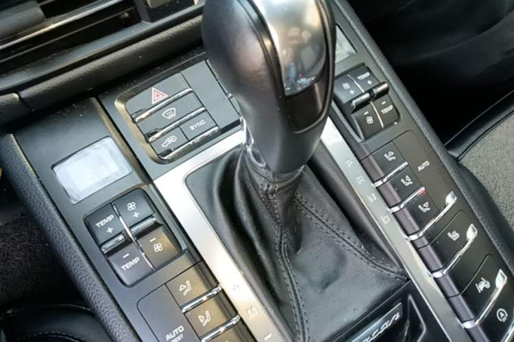 Used Porsche Macan 2018 Macan 2.0T Gear Lever