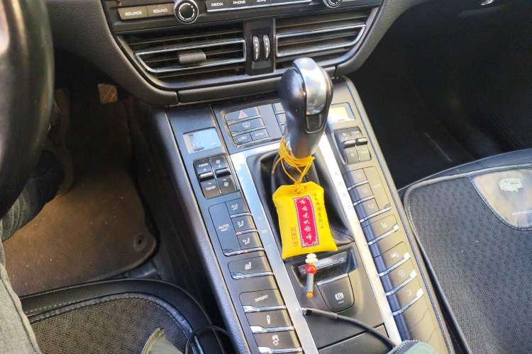 Used Porsche Macan 2018 Macan 2.0T Gear Lever