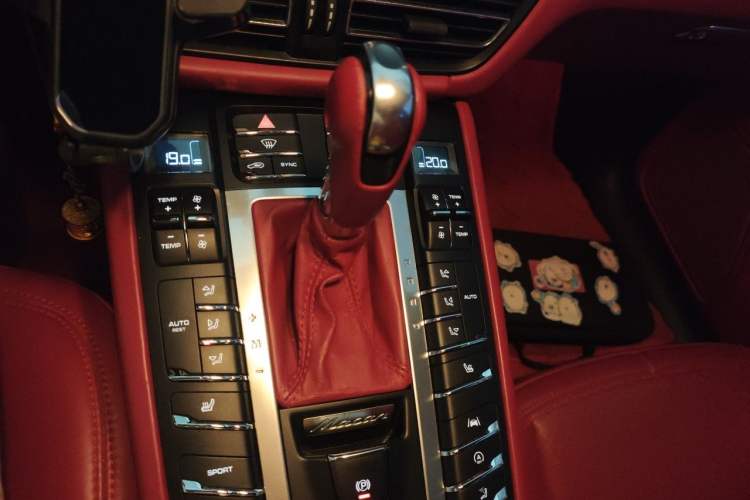 Used Porsche Macan 2018 Macan 2.0T Gear Lever
