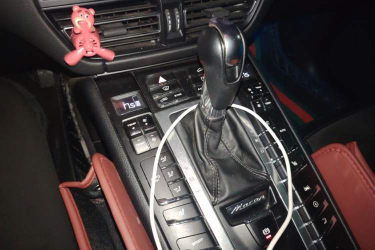 Used Porsche Macan 2018 Macan 2.0T Gear Lever