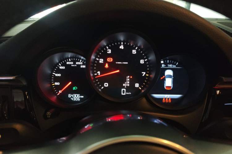 Used Porsche Macan 2018 Macan 2.0T Instrument Cluster