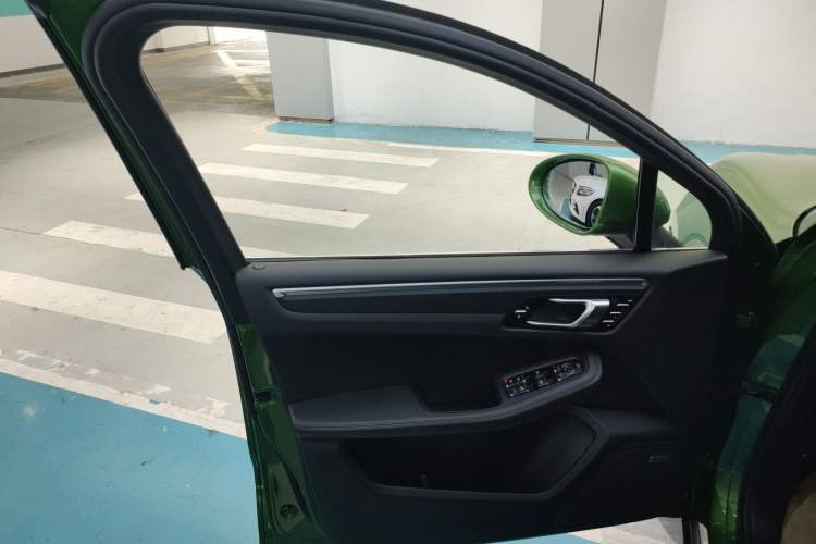 Used Porsche Macan 2018 Macan 2.0T Left Front Door Interior