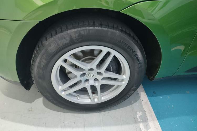 Used Porsche Macan 2018 Macan 2.0T Left Front Wheel Hub
