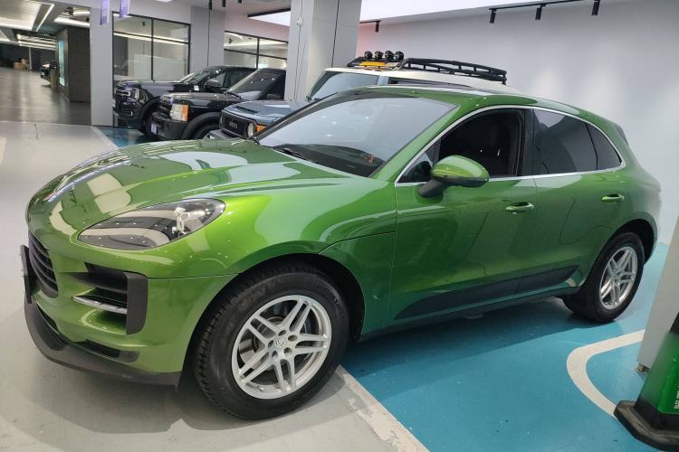 Used Porsche Macan 2018 Macan 2.0T Left Side