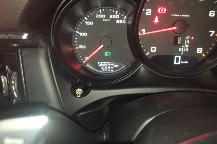 Used Porsche Macan 2018 Macan 2.0T Odometer Close Up