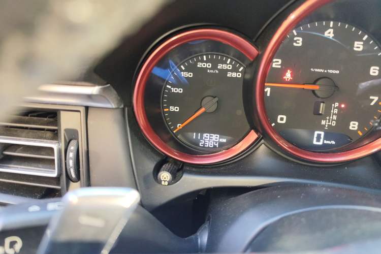 Used Porsche Macan 2018 Macan 2.0T Odometer Close Up